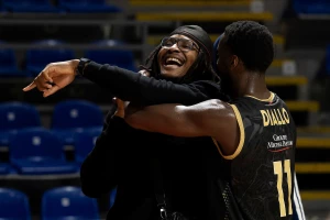 FOTO UBOD - Čima Moneke može sve i stiže sve! Sinoć prvo na fudbal, a onda...