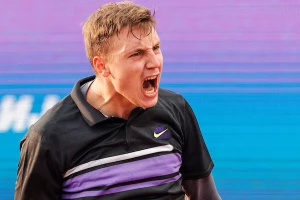 Sjajni Međedović pobedio bivšeg grend slem šampiona, za finale i ogroman skok na ATP listi!