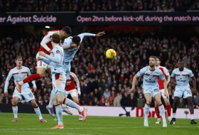 Arsenal dobija "male" mečeve i "zida" titulu