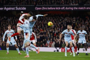 Arsenal dobija "male" mečeve i "zida" titulu