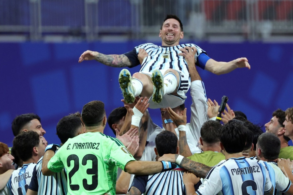 Šta bi tek bilo da ume da šutira penale i da mu FIFA ne namešta? "Lako je tako biti GOAT!"