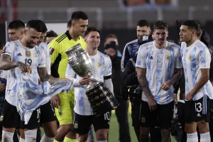 Kakva noć, Nejmar preskočio Romarija, Mesi Pelea!