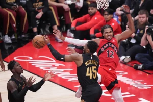 "Dupla pobeda" hrabrih Reptorsa, Klivlend pognute glave napušta Toronto