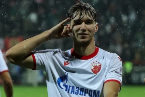 Kostov između Vitinje i De Brujnea: "Nadam se da će doći trenutak kada ću moći da nosim ekipu"