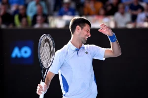 Novak dok čeka Indijan Vels, igra tenis sa Šarliz Teron!