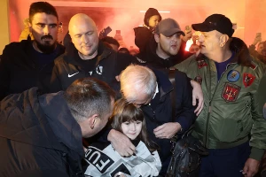 Nikad emotivniji Željko, devojčica iz Arene ga dočekala na aerodromu!