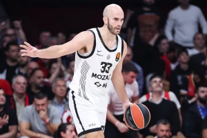 POLUVREME - Partizanu preti novi debakl, primio je dvocifren broj trojki za 20 minuta