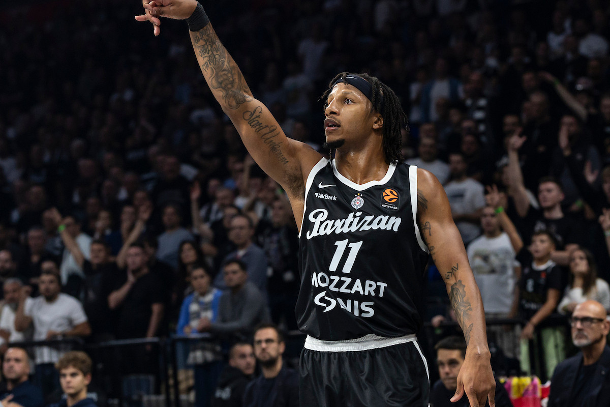 "Sportske" saznaju - Stivens ipak otputovao za Istanbul!