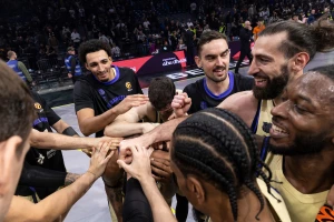 Penjaroja otkrio plan - Klajburn "ukrao" zvanje heroja Panteru!