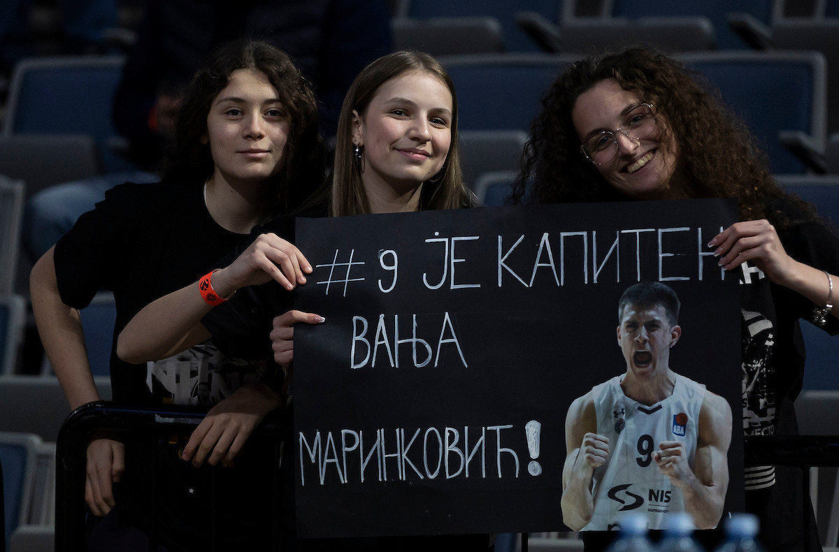 Foto Ubod Poruka Vernih Navijačica Za Vanju Marinkovića 2759