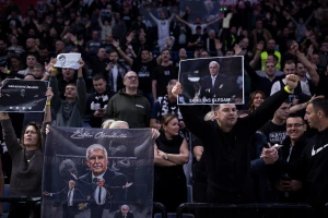 UŽIVO - "Grobari" zvižducima dočekali igrače Partizana: Ovo se nikad nije desilo