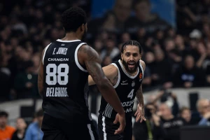 Navijači pozivali igrače da skandiraju "Obradović Željko", Vašington prvi otrčao u svlačionicu