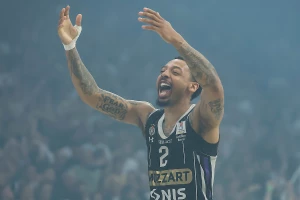 Karlik Džons: "Nikada nisam osvojio trofej, neverovatno!" Vašington: "Nije moglo bolje!"