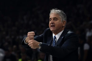 Kokoškov odmorio Larkina posle Partizana, Efes ubedljiv