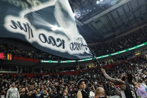Lesor uzeo megafon u ruke i poveo navijanje: "Partizan, samo Partizan!"