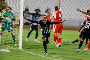 Gotovo, potpisao Everton Luiz!