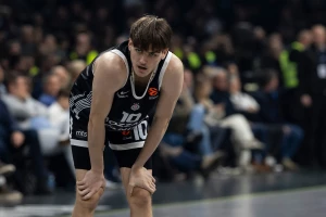 Partizanovi juniori po ''receptu'' prvog tima - Serija 0:14, pa 2:23, pogrešno izvođenje lopte, promašeni ziceri...