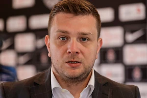  Aplauz navijača Partizana za Petrića, uvrede za Vazuru