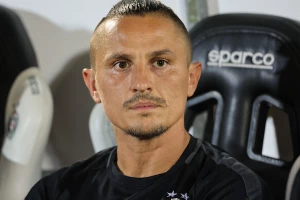  Partizanov tim za AEK - Napred stranci, nazad naši