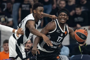 POLUVREME - Čudesni Bonga nosi Partizan u Bolonji, ali brinu bacanja i izgubljene lopte