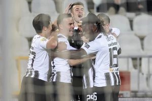 ''Ludnica'' u loži - Pogledajte kako Zek Ledej slavi gol Partizana!