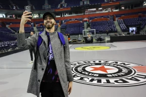 Zvezdini košarkaši selfijima ovekovečili istorijsku pobedu