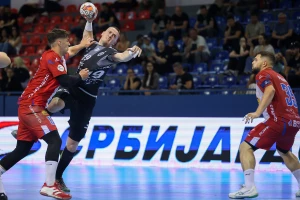 UŽIVO - Još jedan navijački skandal, prekinuta finalna utakmica u Novom Sadu, čeka se rasplet!