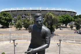 Otkrivena statua Pelea ispred stadiona u Gvadalahari