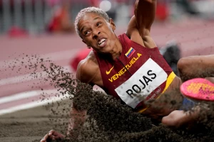 Rohas osvojila olimpijsko zlato u troskoku novim svetskim rekordom