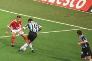 Kad je Ronaldinjo naterao Dungu da pleše!