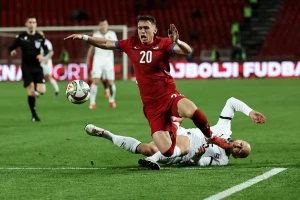 UŽIVO - Kada pada onda lije, Austrija sa igračem manje, poništen gol Vlahoviću!