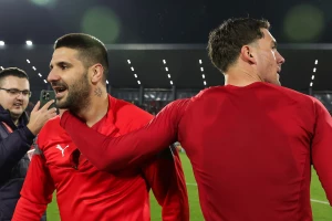 UŽIVO - Au, kakva je zver Mitrović, 2:0 za Srbiju!