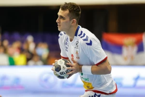 POLUVREME - Milosavljev opet briljira na golu, Srbija vodi, ali tek će prštati na terenu!