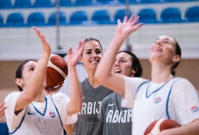 Srpkinje deklasirale Island na startu kvalifikacija za EP