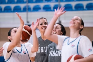 Srpkinje deklasirale Island na startu kvalifikacija za EP