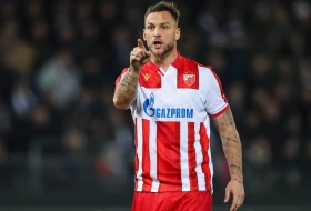 POLUVREME - Arnautović je igrač manje, Zvezda je imala sreće