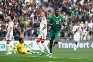 Senegalci "prošetali" pehar, pa tukli Peru u Parizu