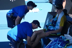 Od povraćanja do osmine finala - Siner prošao kroz fizičku golgotu u Melburnu