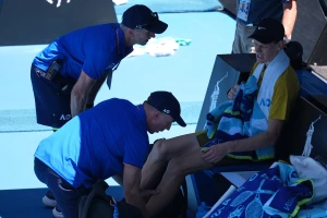 Od povraćanja do osmine finala - Siner prošao kroz fizičku golgotu u Melburnu