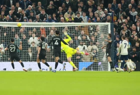 Ono kada Arsenal slavi nestvarni povratak Totenhema i Solankoeve bravure, ovakav Siti nije kalibar za titulu!