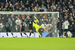 Ono kada Arsenal slavi nestvarni povratak Totenhema i Solankeove bravure, ovakav Siti nije kalibar za titulu!