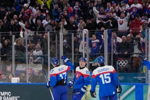 ZOI - Krenuo je hokejaški spektakl, Slovaci srušili olimpijskog šampiona