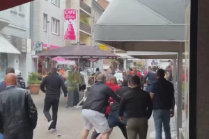 VIDEO - Tuča srpskih i engleskih navijača u Gelzenkirhenu!