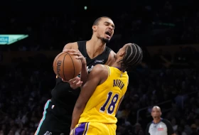 Vembi iz snova, Bogiju ni sekunda!