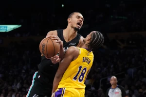 Vembi iz snova, Bogiju ni sekunda!