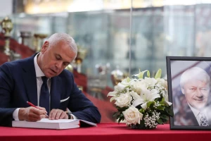 Čelnici Zvezde se upisali u knjigu žalosti, u utorak komemoracija povodom smrti Vladimira Cvetkovića