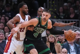 Vučeviću prija "detelina" - Crnogorac debitovao u velikom preokretu Seltiksa!