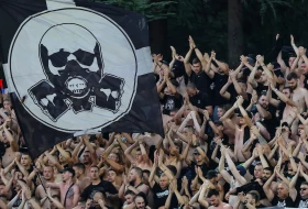 Navijači priredili ponoćno iznenađenje fudbalerima Partizana!