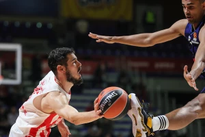 Zvezdina nemoć, Alba utišala ''Pionir''