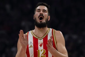 Kalinić i Izundu nastavili obračun sa navijačima, Davidovac smirivao situaciju!